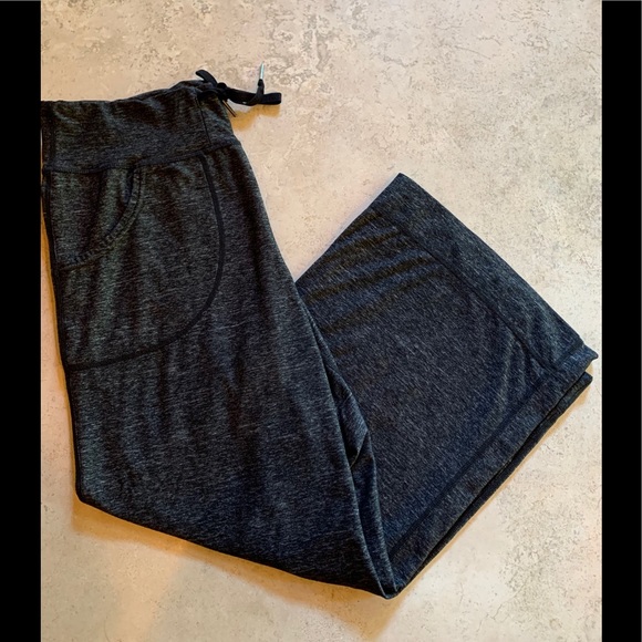 Lululemon cropped pants - Picture 2 of 3